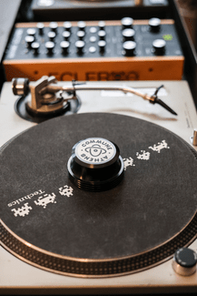 Commune: Specialty καφές, premium ποτά και μια συλλογή από βινύλια σε ένα νέο υβριδικό στέκι