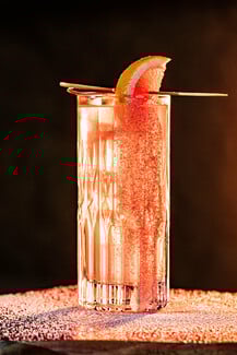 Koukoutsi Restaurant Bar: Γαστρονομία, signature cocktails και live εμπειρίες στον Πειραιά 