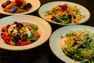 Koukoutsi Restaurant Bar: Γαστρονομία, signature cocktails και live εμπειρίες στον Πειραιά 