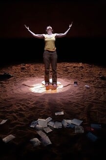 «Αν μ' ακούς, θα γίνω σεισμός»: Μια performance για τα όρια της ανθρώπινης αντοχής