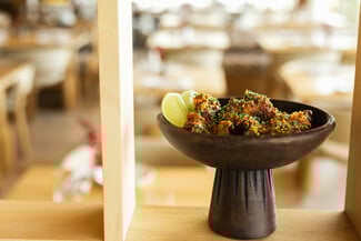 Bungalow 7: Γεύση, αρχιτεκτονική και υψηλή αισθητική στα Αστέρια Γλυφάδας