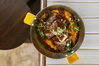 Bungalow 7: Γεύση, αρχιτεκτονική και υψηλή αισθητική στα Αστέρια Γλυφάδας