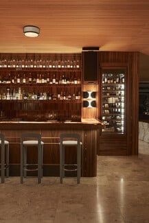 Bungalow 7: Γεύση, αρχιτεκτονική και υψηλή αισθητική στα Αστέρια Γλυφάδας