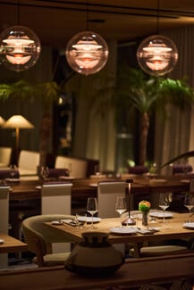 Bungalow 7: Γεύση, αρχιτεκτονική και υψηλή αισθητική στα Αστέρια Γλυφάδας