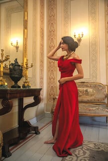 Θέμις Εικοσιπεντάρχου (Themis Eleni): Μια καλλιτέχνις που κάνει το γέλιο τελετουργία