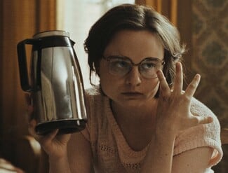 Ο Ήχος της Πτώσης»: H Λευκή Κορδέλα αυτής της δεκαετίας