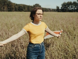 Ο Ήχος της Πτώσης»: H Λευκή Κορδέλα αυτής της δεκαετίας