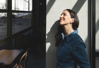 «Αιώνιες Γυναίκες»: Η Ευτυχία Μητρίτσα επιστρέφει στη σκηνή του Theatre of the NO