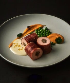 Beluga Art: Ο all-day προορισμός του Πειραιά που συνδυάζει γαστρονομία και τέχνη