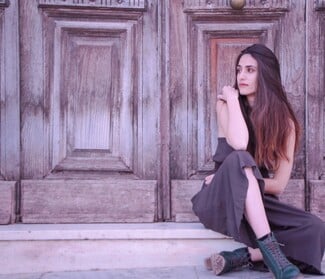 Η Roxani Chatzidimitriou παρουσιάζει το νέο της άλμπουμ «Entre Ruidos» (Ανάμεσα στους Θορύβους)