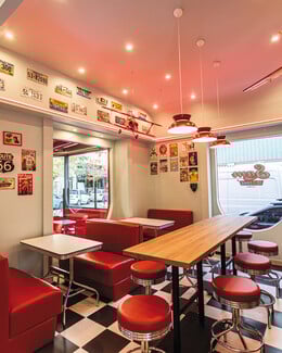 Sam Burgers: Το αμερικανικό diner μόλις ήρθε στο Περιστέρι