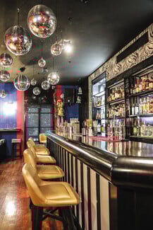 Ντισκομπάλα: Βραδιές βγαλμένες από τα ’80s