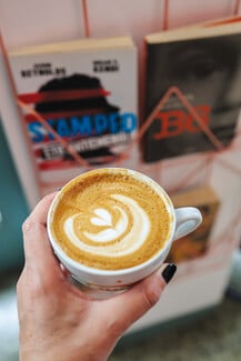 Bayard café: Ένα στέκι που πηγαίνεις για καφέ, χωρίς κινητό