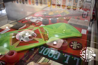 Skateboard Art Crimes: Η τέχνη κυλάει πάνω σε μια σανίδα skateboard