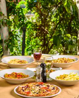 Τα μεζεδάκια του «Παπαγάλου» στην Καλλιθέα μένουν αξέχαστα 