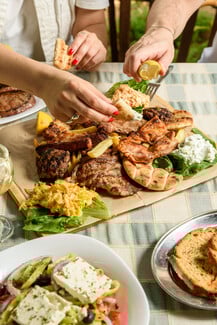 Τα μεζεδάκια του «Παπαγάλου» στην Καλλιθέα μένουν αξέχαστα 