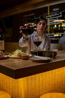 Materia Prima: Ένα μαγαζί όπου κάθε μέρα είναι γιορτή κρασιού