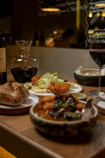 Materia Prima: Ένα μαγαζί όπου κάθε μέρα είναι γιορτή κρασιού