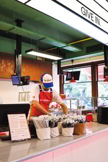 La Jacka: Το νέο street food του Πειραιά είναι ένα concept που έχει από πίσω ένα βαρύ όνομα