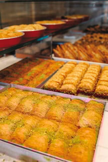 Tolis Sweets ʼn’ Eats: Viral γλυκά και comfort πιάτα για όλη την ημέρα