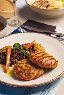 Okio Zea: Νέα all-day αύρα στη Μαρίνα Ζέας