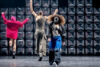 Πόσο εύκολα ταξιδεύει μια ελληνική παράσταση στο εξωτερικό;