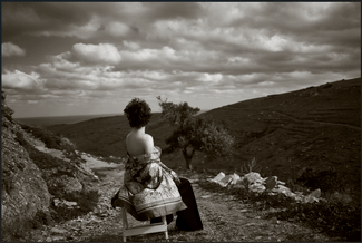 «Βιώνοντας το Κενό»: Στην αναζήτηση μιας νέας ανθρώπινης οσμής μέσα στα χαλάσματα