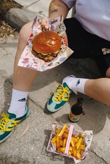 Διακοπές: Hot dog για πρωινό εκεί που είναι πάντα καλοκαίρι