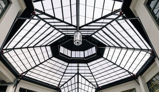 ΣΤΟΑ: Αυτοί είναι οι 17 συνεργάτες που συνθέτουν τον νέο προορισμό της Αθήνας