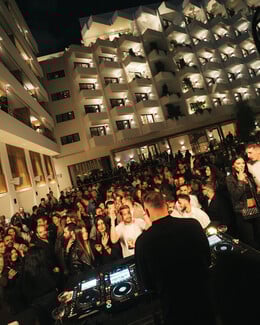 Sunset Series: Το Ace Hotel & Swim Club Athens δίνει νέο ρυθμό στο καλοκαίρι