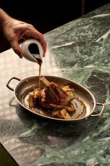 Lalane Athens: Η νέα all-day brasserie με την υπογραφή του Αλέξανδρου Τσιοτίνη 