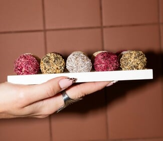 Yum Guilt Free: Το αγαπημένο free guilt pleasure της Γλυφάδας