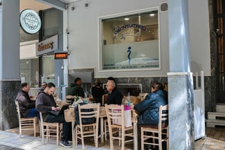 Ήρθε πλέον και στο κέντρο της Αθήνας ο γνωστός «ΜΠΑΜΠΗΣ» του Φαλήρου