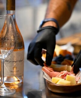 Η Σκιάθος «τσουγκρίζει» για την έναρξη της σεζόν: Το οινικό ραντεβού που καθορίζει τις λίστες του νησιού