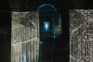 «ΝΕΟn ΝΕΡΟ»: Μέσα στην οπτικοακουστική εγκατάσταση που ζωντανεύει το Αδριάνειο Υδραγωγείο