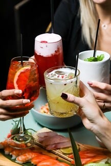 «Drunk Duck»: Η νέα γευστική εμπειρία σούσι που ανεβάζει τον πήχη στην ασιατική κουζίνα