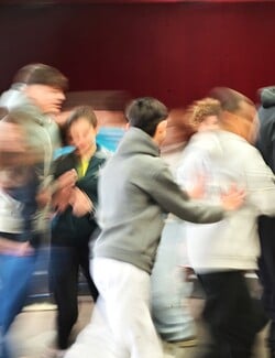 «Ανασαίνω Λέξεις»: Η πρωτότυπη βιωματική δράση για το bullying επεκτείνεται 