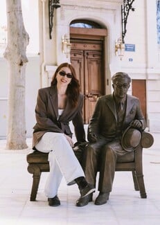 Μια θέση δίπλα στον Καβάφη