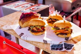 Το Thessaloniki Street Food Festival επιστρέφει με γεύσεις, beats και καλοκαιρινό vibe
