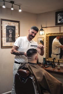 Peaky Barbers: Στο Κουκάκι το grooming είναι μια ολόκληρη εμπειρία