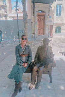 Μια θέση δίπλα στον Καβάφη