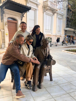 Μια θέση δίπλα στον Καβάφη