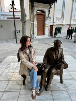 Μια θέση δίπλα στον Καβάφη
