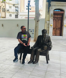 Μια θέση δίπλα στον Καβάφη