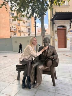 Μια θέση δίπλα στον Καβάφη