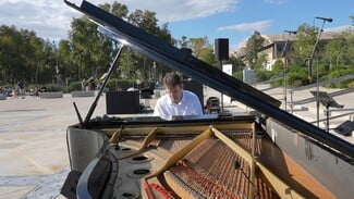 Piano City Athens 2026: H Αθήνα μετατρέπεται σε μια μεγάλη σκηνή αφιερωμένη στο πιάνο