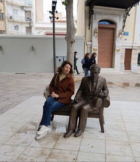 Μια θέση δίπλα στον Καβάφη