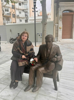 Μια θέση δίπλα στον Καβάφη