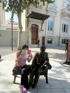 Μια θέση δίπλα στον Καβάφη