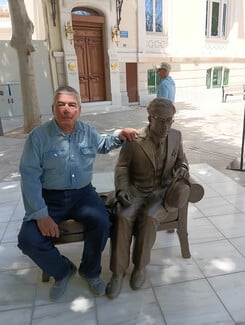 Μια θέση δίπλα στον Καβάφη